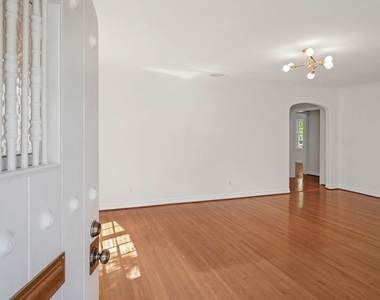 424 12th Street - Photo Thumbnail 2