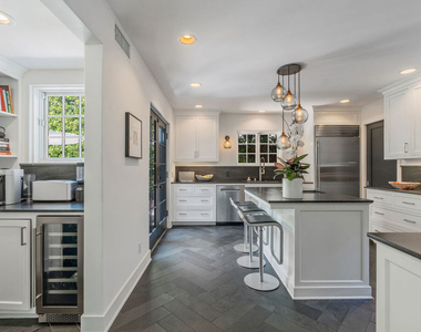 560 S Bronson Avenue - Photo Thumbnail 25