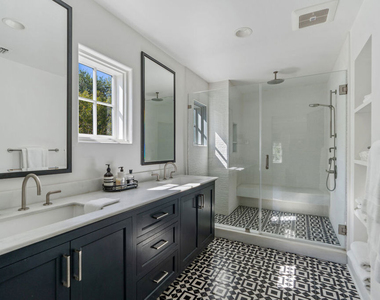 560 S Bronson Avenue - Photo Thumbnail 44