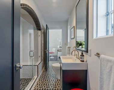 560 S Bronson Avenue - Photo Thumbnail 54