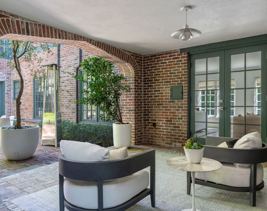 560 S Bronson Avenue - Photo Thumbnail 16