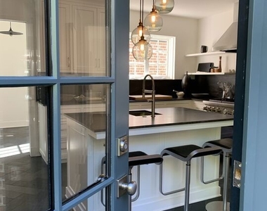 560 S Bronson Avenue - Photo Thumbnail 24