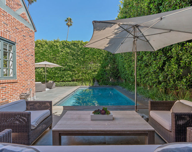 560 S Bronson Avenue - Photo Thumbnail 33