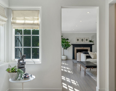 560 S Bronson Avenue - Photo Thumbnail 7