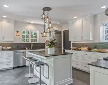 560 S Bronson Avenue - Photo Thumbnail 20