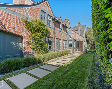 560 S Bronson Avenue - Photo Thumbnail 2