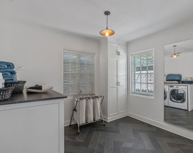 560 S Bronson Avenue - Photo Thumbnail 27