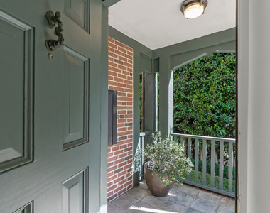 560 S Bronson Avenue - Photo Thumbnail 5