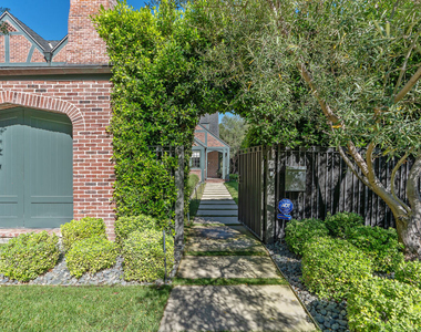 560 S Bronson Avenue - Photo Thumbnail 1