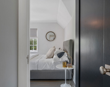 560 S Bronson Avenue - Photo Thumbnail 52