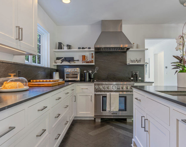 560 S Bronson Avenue - Photo Thumbnail 23
