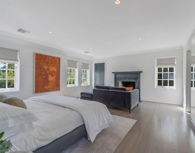 560 S Bronson Avenue - Photo Thumbnail 41