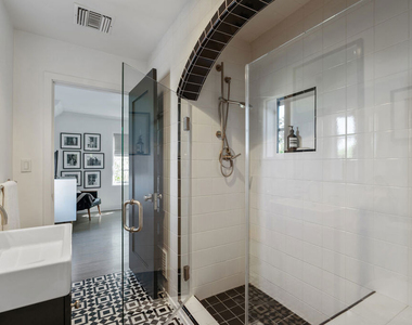 560 S Bronson Avenue - Photo Thumbnail 55