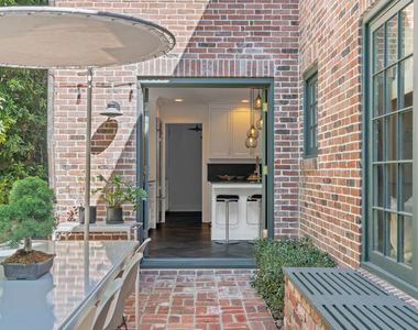 560 S Bronson Avenue - Photo Thumbnail 17