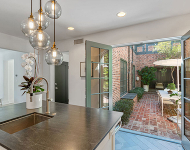 560 S Bronson Avenue - Photo Thumbnail 19