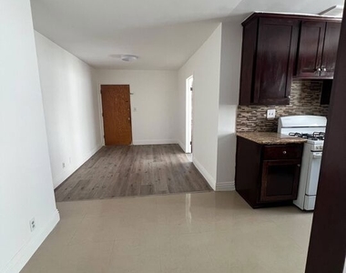 4822 Rosewood Avenue - Photo Thumbnail 14