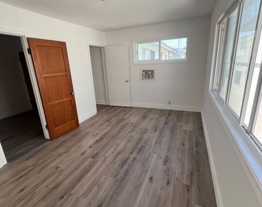 4822 Rosewood Avenue - Photo Thumbnail 15