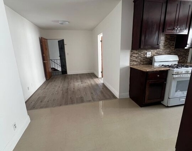4822 Rosewood Avenue - Photo Thumbnail 5