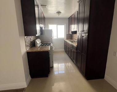 4822 Rosewood Avenue - Photo Thumbnail 9