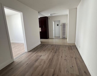 4822 Rosewood Avenue - Photo Thumbnail 7