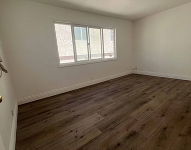 4822 Rosewood Avenue - Photo Thumbnail 1