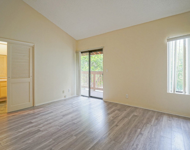 5760 Owensmouth Avenue - Photo Thumbnail 11