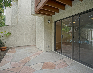 5760 Owensmouth Avenue - Photo Thumbnail 17