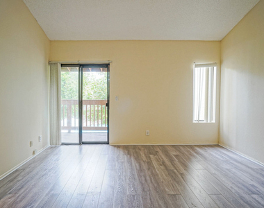 5760 Owensmouth Avenue - Photo Thumbnail 10