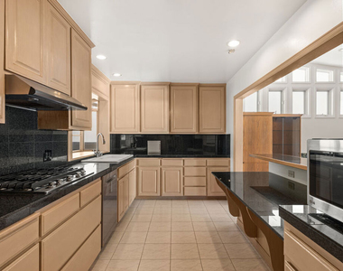 7203 Rindge Avenue - Photo Thumbnail 9