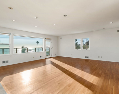 7203 Rindge Avenue - Photo Thumbnail 6