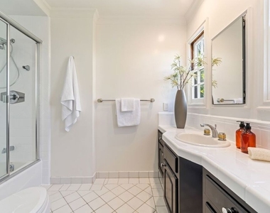 628 N Sierra Drive - Photo Thumbnail 27