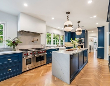 628 N Sierra Drive - Photo Thumbnail 5