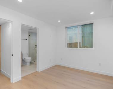 1332 Mohawk Street - Photo Thumbnail 5