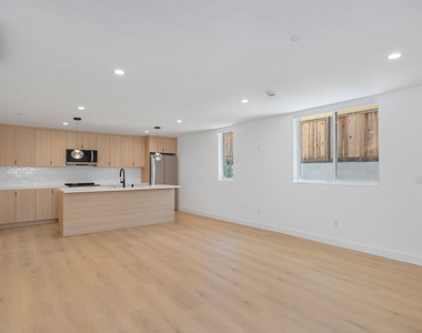 1332 Mohawk Street - Photo Thumbnail 3