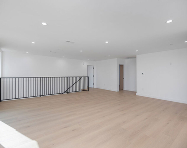 1332 Mohawk Street - Photo Thumbnail 4