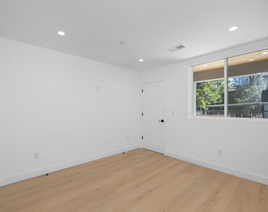 1332 Mohawk Street - Photo Thumbnail 17