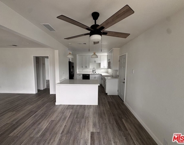 3020 Magnolia Avenue - Photo Thumbnail 4