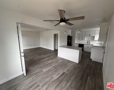 3020 Magnolia Avenue - Photo Thumbnail 3