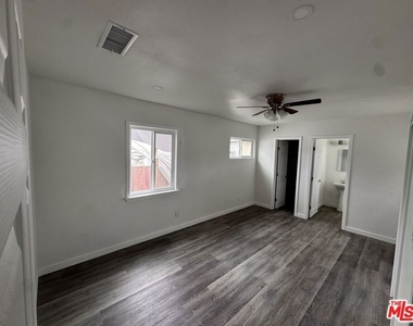 3020 Magnolia Avenue - Photo Thumbnail 10