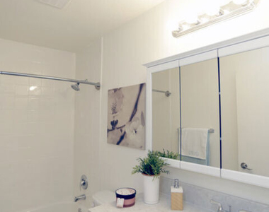 544 S Manhattan Place - Photo Thumbnail 6