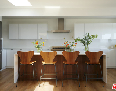 12 Deerhill Drive - Photo Thumbnail 7