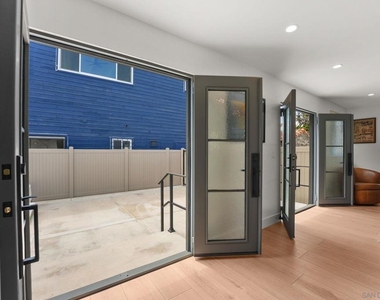 838 Portsmouth Court - Photo Thumbnail 4