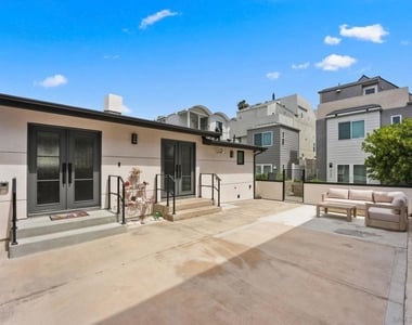 838 Portsmouth Court - Photo Thumbnail 2