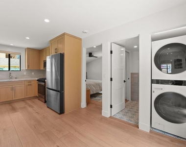 838 Portsmouth Court - Photo Thumbnail 10