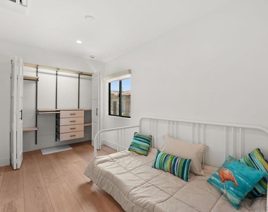 838 Portsmouth Court - Photo Thumbnail 18