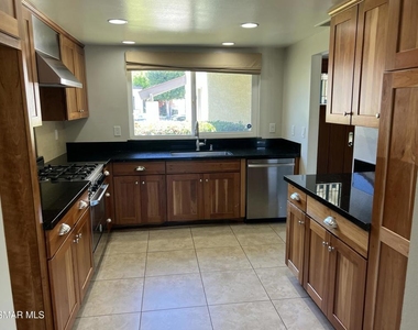 176 Shamrock Court - Photo Thumbnail 5