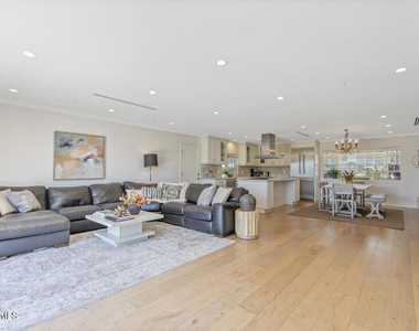 23350 Aetna Street - Photo Thumbnail 10