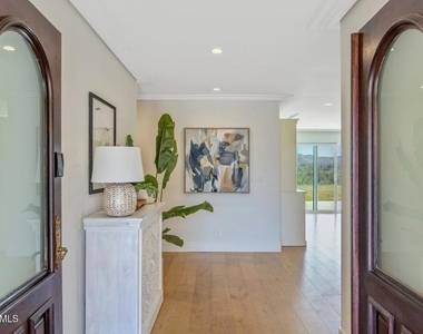 23350 Aetna Street - Photo Thumbnail 5