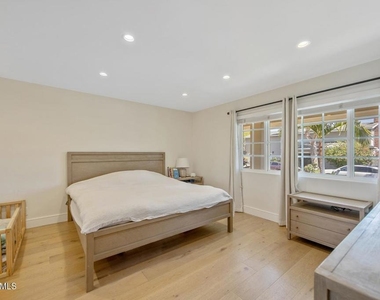 23350 Aetna Street - Photo Thumbnail 16