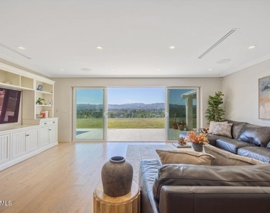 23350 Aetna Street - Photo Thumbnail 8